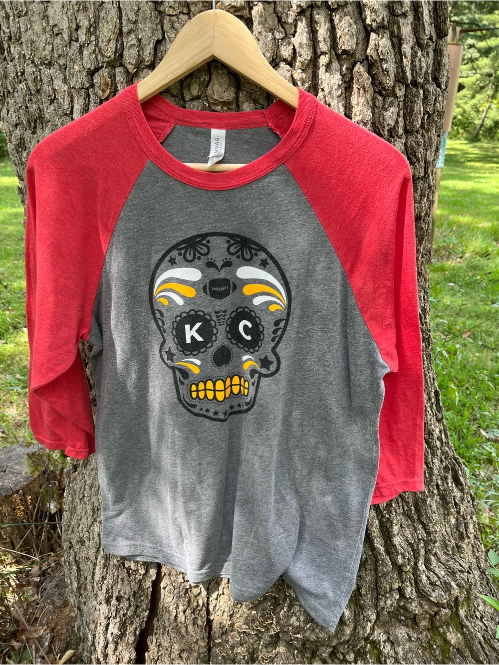 ⭐️KC Chiefs Flower Skull Baseball Tee in size L